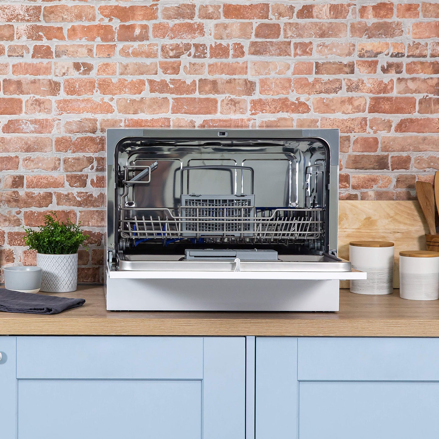 Russell Hobbs RHTTDW6W Freestanding Compact Dishwasher, Eco mode, 6 place_settings, White, Noise level : decibels 52