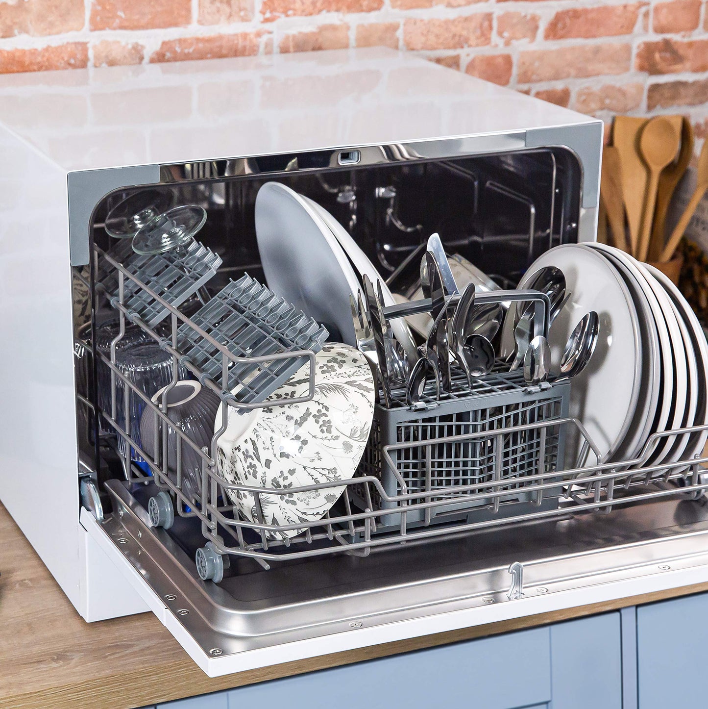 Russell Hobbs RHTTDW6W Freestanding Compact Dishwasher, Eco mode, 6 place_settings, White, Noise level : decibels 52
